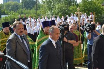 Олег Кондрашов направляется в собор Александра Невского