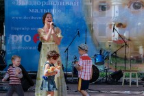 А во время выступления исполнительницы русских песен и романсов Майи Балашовой ребята водили хоровод