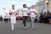 Финиширует легкоатлет Роман Капранов, чемпион и рекордсмен летних Паралимпийских игр 2012 года в Лондоне в беге на 200 метров