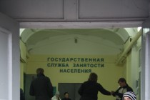 Участники соревнований греются вместе со своими питомцами