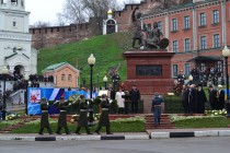 Возложение цветов к памятнику воззвания