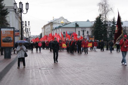 Около 200 человек приняли участие в шествии и митинге КПРФ в центре Нижнего Новгорода 7 ноября