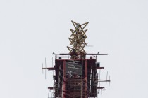 При сильном ветре амплитуда колебания телебашни весьма ощутима