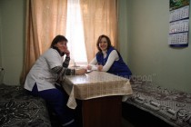 Сотрудники скорой в комнате отдыха
