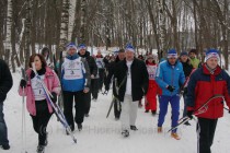 Участники VIP-заезда в рамках массовой гонки Лыжня России в Нижнем Новгороде