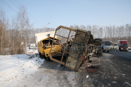Дорожно-транспортное происшествие с участием двух большегрузных автомобилей произошло в Борском районе Нижегородской области