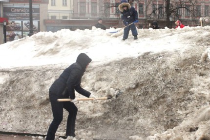 Сотрудники администрации Нижнего Новгорода и муниципальные служащие, до начала месячника по благоустройству, вышли на уборку города