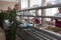 Новая система питания военнослужащих по призыву с элементами шведского стола введена в 20-ой Армии