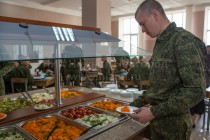 Новая система питания военнослужащих по призыву с элементами шведского стола введена в 20-ой Армии