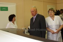 Валерий Шанцев в лаборатории первой детской городской больницы
