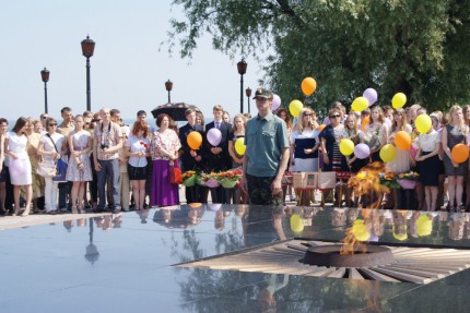 Церемония вручения золотых медалей школьникам Нижнего Новгорода, закончивших учебу в 2013 году