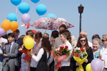 Выпускники на церемонии