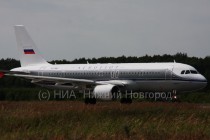 Взлет А-320 в ретроливрее на рулежке нижегородского аэропорта