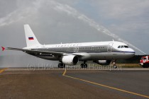 Ливрея, почти полностью повторяющая дизайн первого реактивного Ту-104, вышедшего на воздушные трассы в 1956 году. Ту-104 в свое время выполнял рейсы по маршруту Горький-Москва