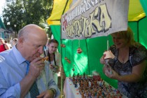 Валерий Шанцев осмотрел экспозицию участников фестиваля