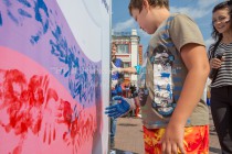 Желающих оставить свой отпечаток руки было много