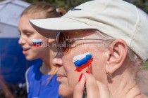В этот день рисовали флаг России на руках и лицах всем желающим