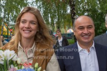 Учредитель благотворительного фонда Обнаженные сердца Наталья Водянова и глава администрации Нижнего Новгорода Олег Кондрашов