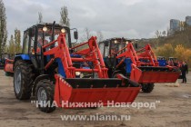 Парад спецмашин для работы по уборке снега и наледи