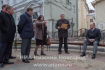 Напротив одной из лавочек в этой части Рождественской будет установлена цветочная композиция в форме шара диаметром 1,2 метра.