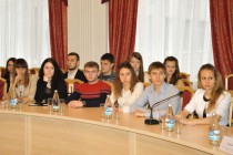 Глава администрации Нижнего Новгорода Олег Кондрашов встретился с молодежными активистами в преддверии Дня народного единства