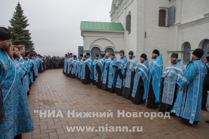 Крестный ход от собора Михаила Архангела по Ивановскому съезду к площади Народного Единства в Нижнем Новгороде