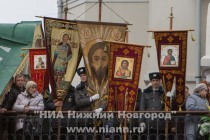 Крестный ход от собора Михаила Архангела по Ивановскому съезду к площади Народного Единства в Нижнем Новгороде