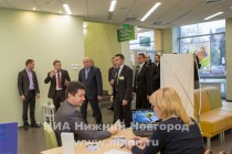 Валерий Шанцев вместе с председателем Волго-Вятского банка Сбербанка России Сергеем Мальцевым осмотрел переформатированный офис