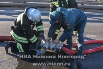 Тренировка личного состава специальной пожарно-спасательной части по забору воды с высоты около 50-ти метров