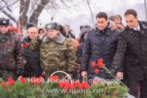 Возложение цветов к Вечному огню