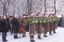 Церемония возложения гирлянды к Вечному огню