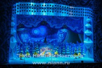 В рамках праздничной программы артисты театров города представили детям музыкальную сказку Приключения снежинки-смешинки