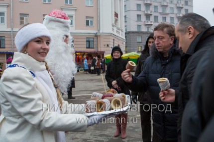 Глава администрации Нижнего Новгорода Олег Кондрашов совершил объезд елочных комплексов города