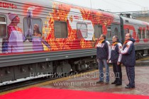 Олимпийский огонь в Нижнем Новгороде на Московском вокзале встретили заместитель губернатора Нижегородской области Дмитрий Сватковский, глава администрации Нижнего Новгорода Олег Кондрашов и начальник Горьковской железной дороги Анатолий Лесун