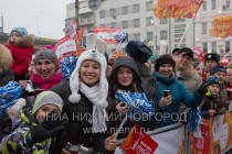 Зрители на торжественной встрече Олимпийского огня в Нижнем Новгороде