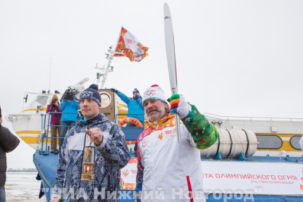 Эстафета Огня XXII Олимпийских зимних игр в Сочи второй день проходит в Нижнем Новгороде