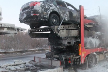 Седельный тягач с полуприцепом загорелся на трассе М-7 в Кстовском районе
