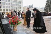 Возложение цветов к памятнику Георгию Всеволодовичу и святителю Симону Суздальскому в Нижегородском кремле