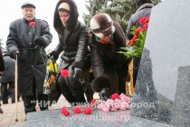 Возложение цветов к памятнику Георгию Всеволодовичу и святителю Симону Суздальскому в Нижегородском кремле