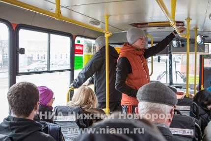 Флешмоб Крепче держись, посвященный проблеме травмирования пассажиров при проезде в общественном транспорте, прошел в Нижнем Новгороде