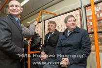 Заместитель главы администрации Нижнего Новгорода Андрей Чертков (справа), директор городского департамента транспорта и связи Анатолий Гусев (слева)