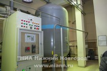 В цехе по приготовлению озона атмосферный воздух разделяется на кислород и азот.