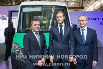 Генеральный директор корпорации Русские машины Айбек Манфред, министр промышленности и торговли РФ Денис Мантуров и президент Группы ГАЗ Вадим Сорокин (слева направо)