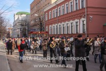 Торжественное шествие с новым свитком Торы прошло от театра КомеIя до здания Синагоги по ул. Грузинской