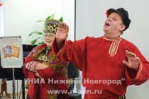 Участников поздравляли артисты