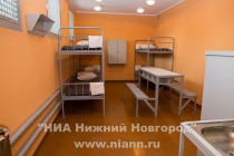 В камерах имеются отдельные спальные места, вся предусмотренная приказами МВД России мебель и соблюдена санитарная норма 4 кв. м. на человека