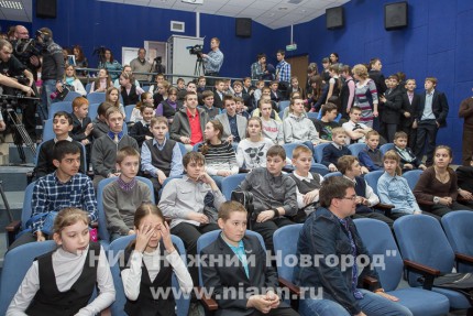 Известные спортсмены Мария Киселева и Альберт Демченко провели Олимпийский урок для школьников в Нижнем Новгороде