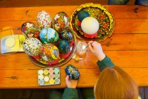 В зоопарке Лимпопо прошел мастер-класс по росписи страусиных яиц