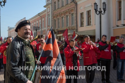 Шествие членов КПРФ и сторонников коммунистической партии 1 мая в Нижнем Новгороде