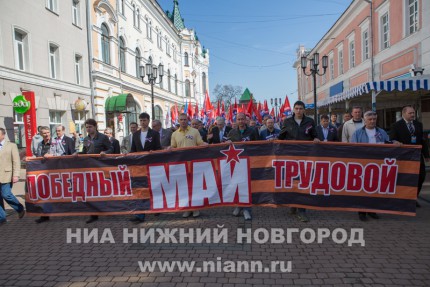 Шествие Первомайской колонны по улице Большая Покровская в Нижнем Новгороде